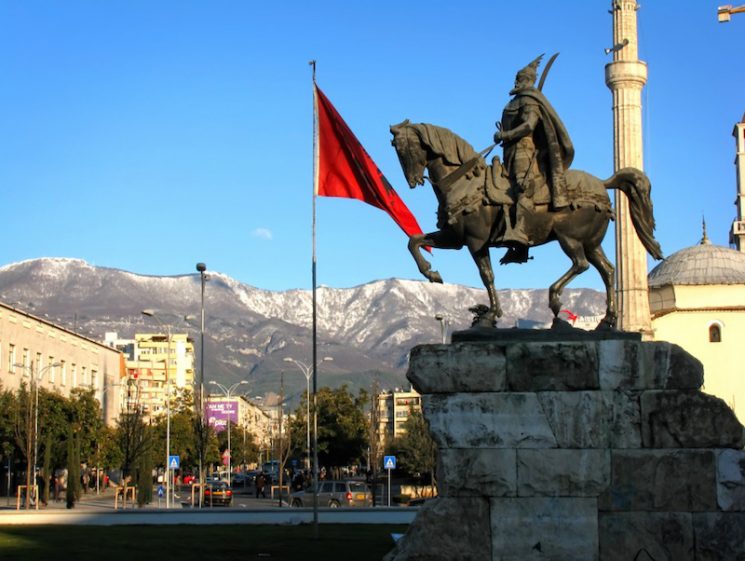 Albania: petrolio