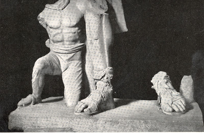Frammento di statua con prigioniero trace.
