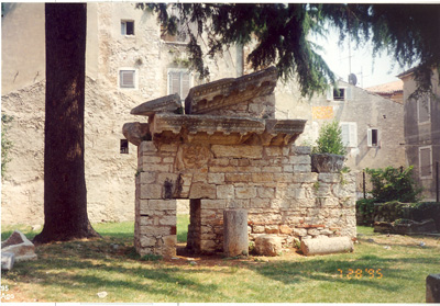 I resti del tempio di Nettuno.