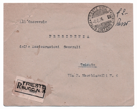 Foto 3) 8 giugno 1945. Raccomandata da Trieste per città dell’8 giugno 1945, con indicazione manoscritta dell’importo pagato e firma dell’impiegato che ha ricevuto la somma.