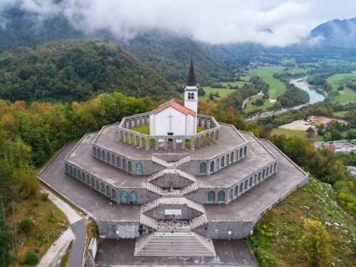 Cerimonia al Sacrario di Caporetto per i caduti